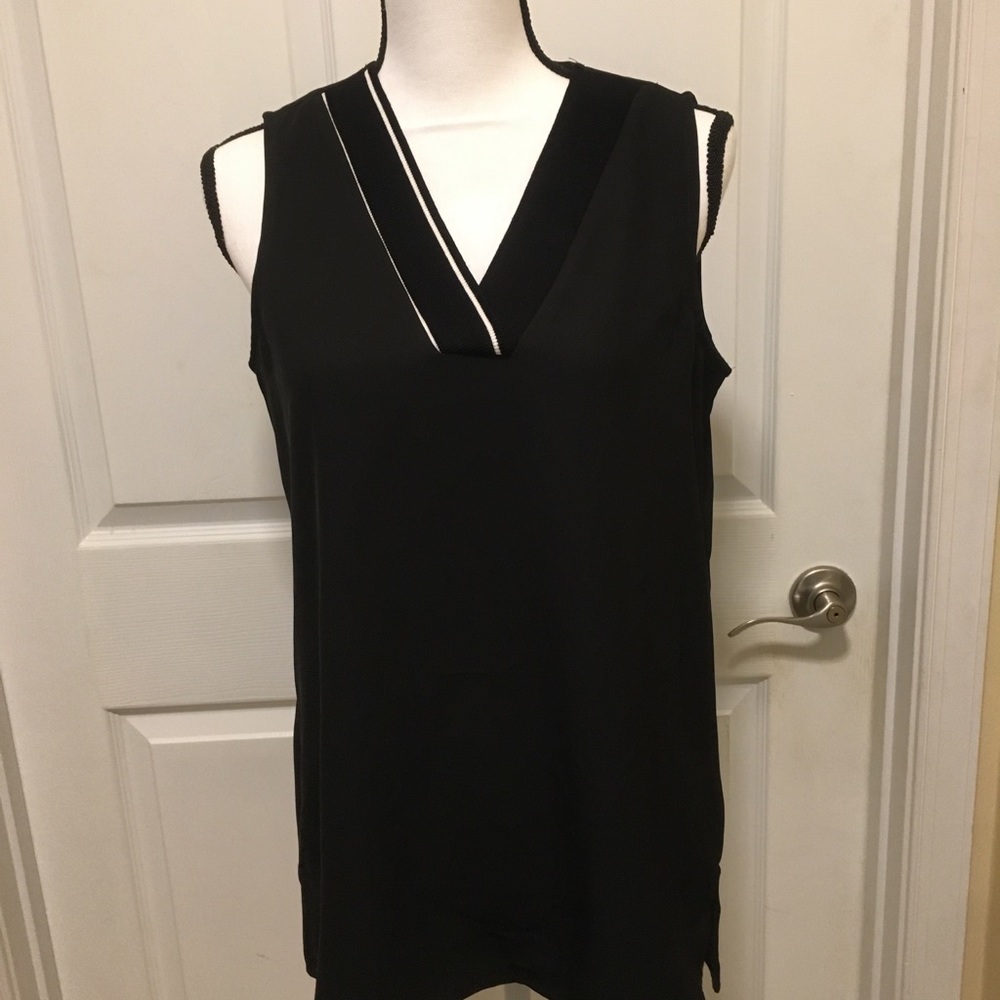 ❤️❤️DKNY V neck blouse size - S great condition!